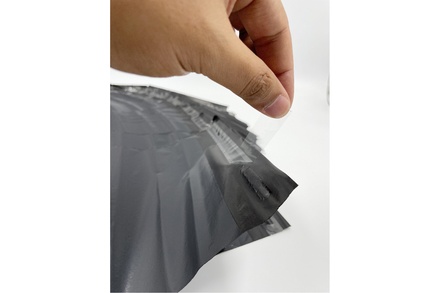 ซองไปรษณีย์พลาสติก 100ซอง (25x34+4 ซม.) Size M สีดำกึ่งเทา【รุ่นโครตถูก】